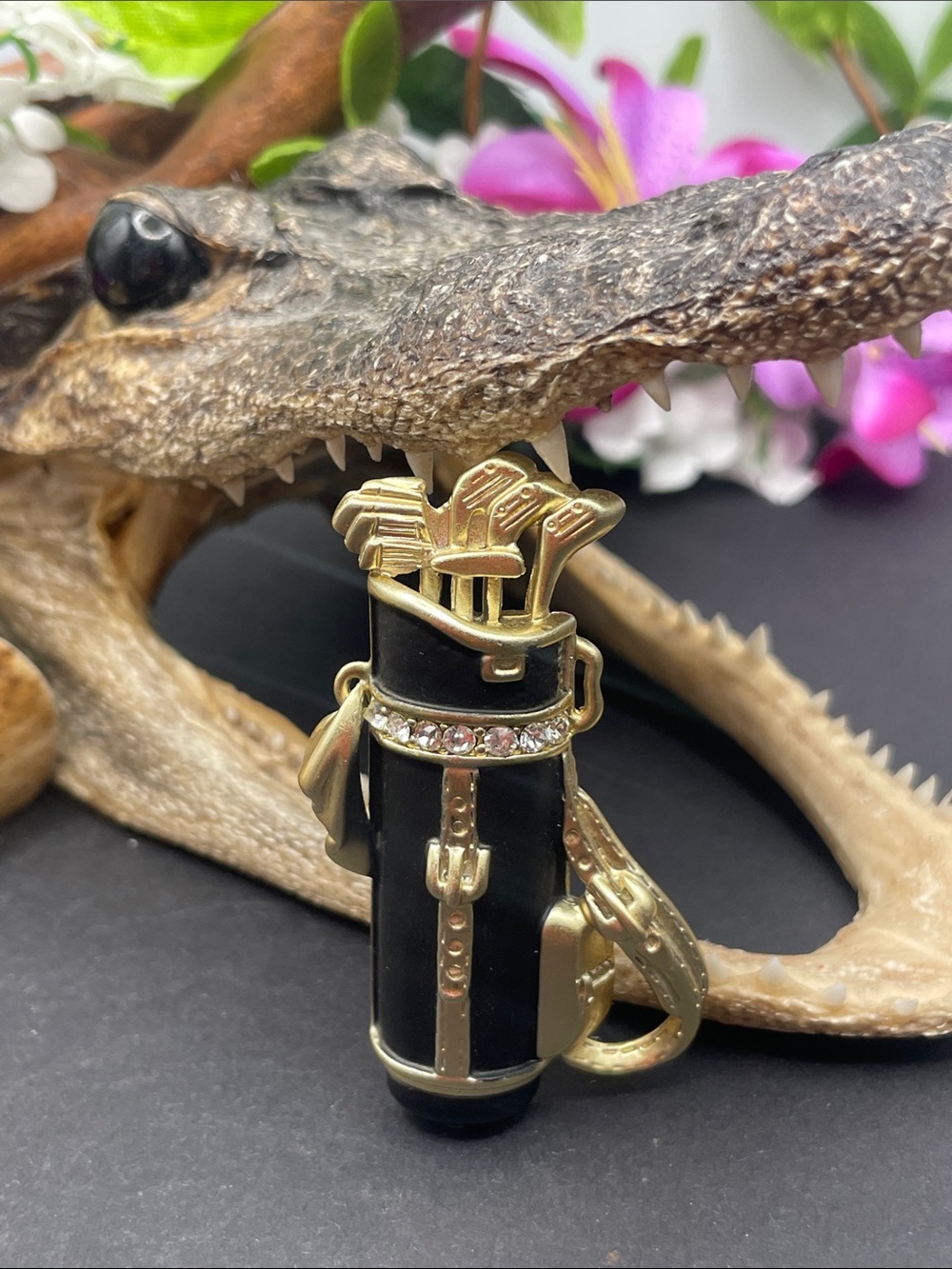 AJC golf clubs and bag brooch vintage